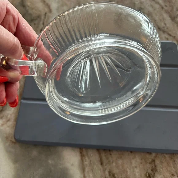 Clear Glass Citrus Juicer - Picture 4 of 4